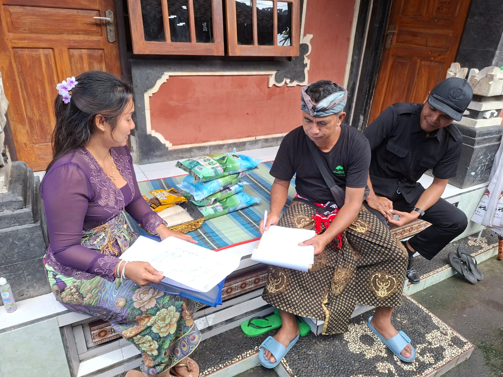 Pemerintah Desa Buruan Salurkan Bantuan Duka kepada Keluarga yang Ditinggalkan